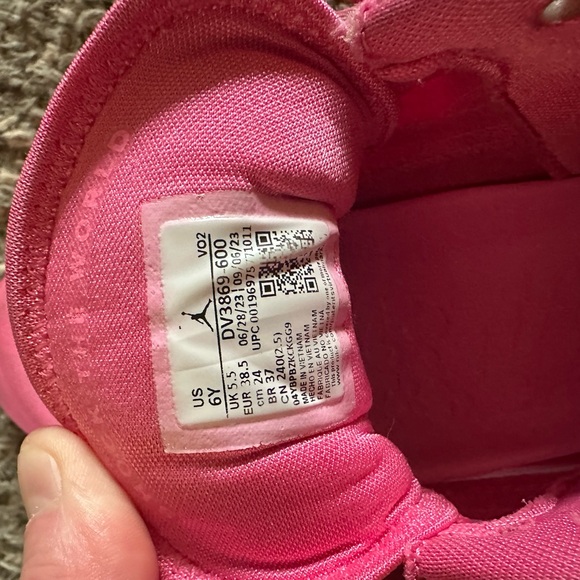 Used Jordan Zion 3 “Pink Lotus” size 6. - Picture 4 of 6